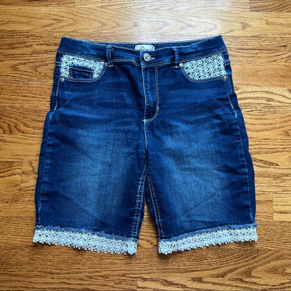 Jordache Mid Rise Lace Trim Bermuda Jean Denim Shorts Girls Size 16